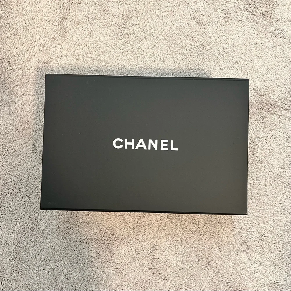 Chanel White Medium Classic Flap Bag - Picture 15 of 15